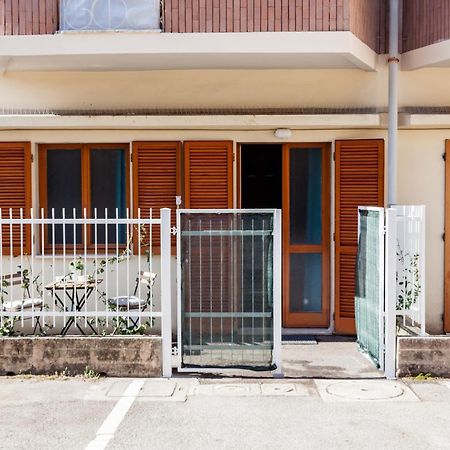 Open The Classic Wooden Shutters At A Cozy City Nest Florence Exterior photo