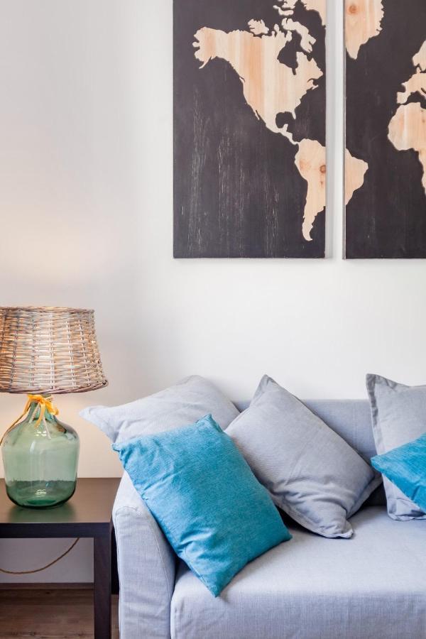Open The Classic Wooden Shutters At A Cozy City Nest Florence Exterior photo