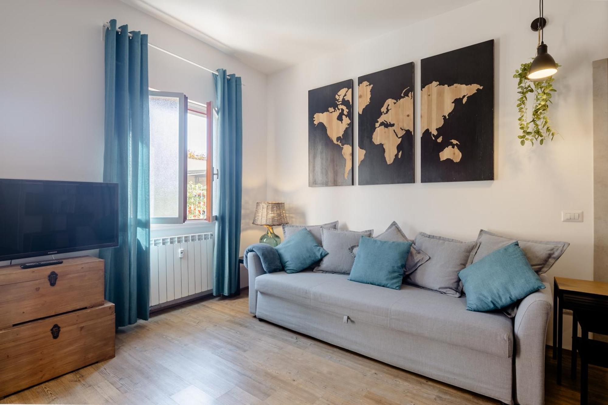 Open The Classic Wooden Shutters At A Cozy City Nest Florence Exterior photo