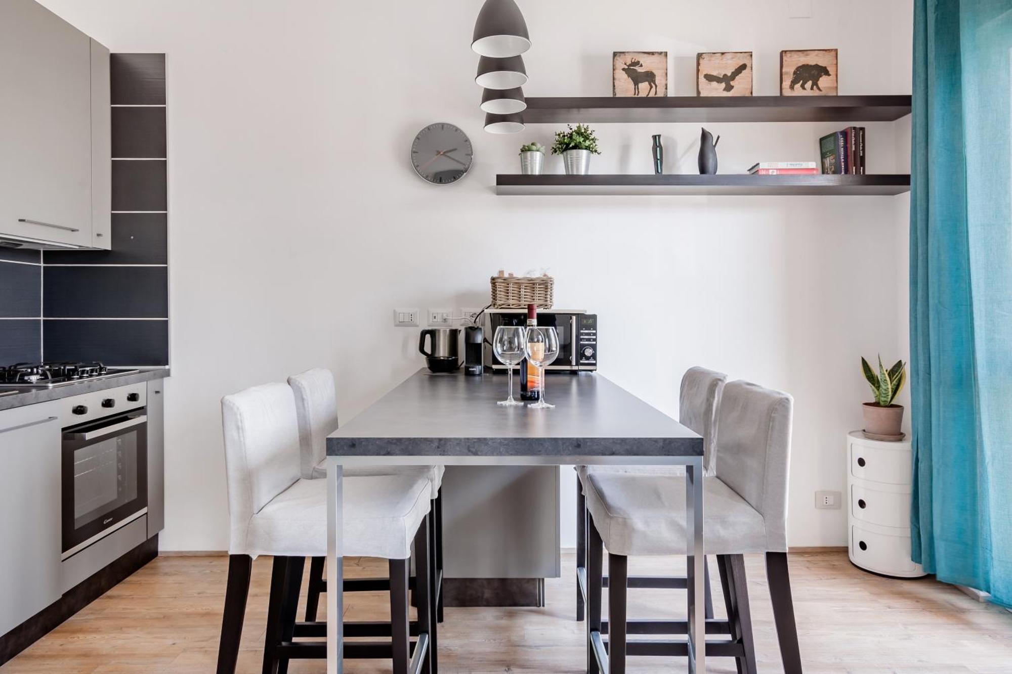 Open The Classic Wooden Shutters At A Cozy City Nest Florence Exterior photo
